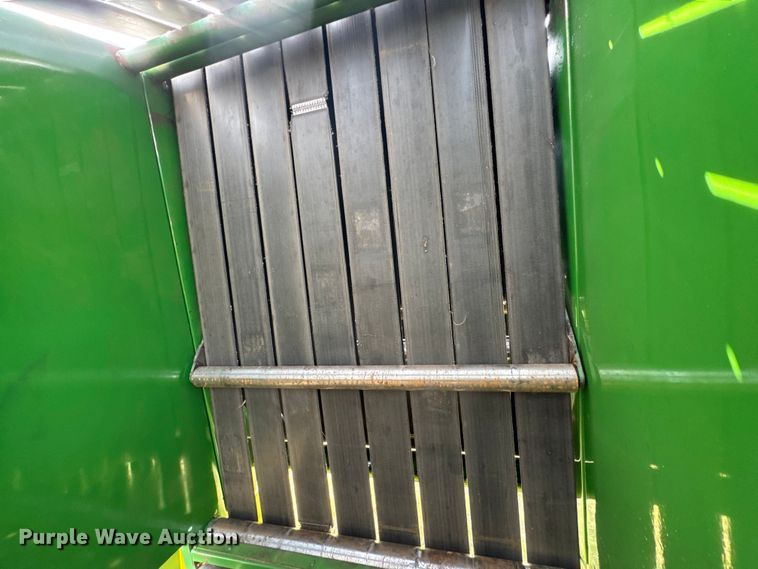 image for item EM8067 1987 John Deere 530 round baler