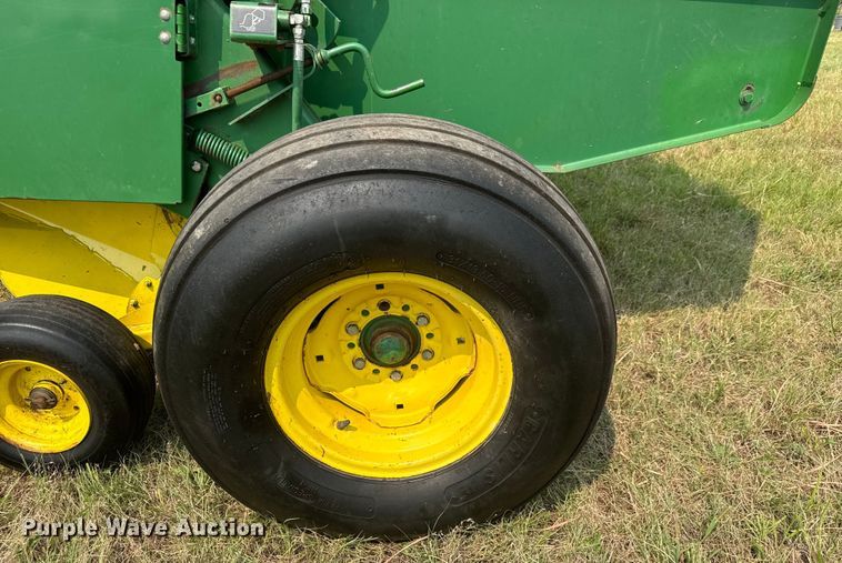 image for item EM8067 1987 John Deere 530 round baler
