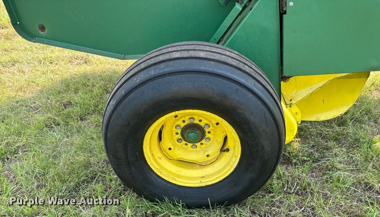 image for item EM8067 1987 John Deere 530 round baler