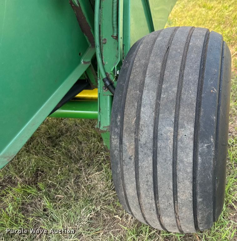 image for item EM8067 1987 John Deere 530 round baler