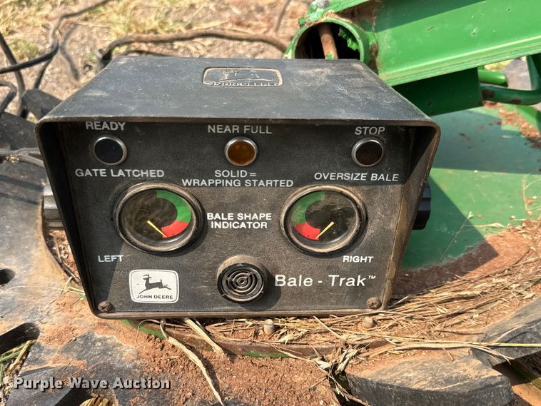 image for item EM8067 1987 John Deere 530 round baler