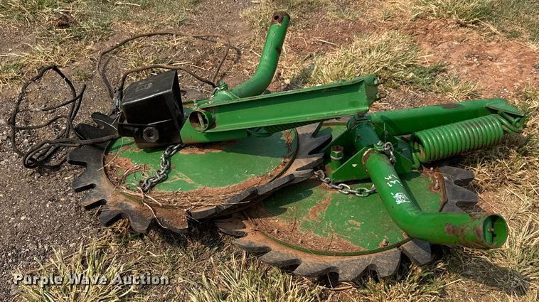 image for item EM8067 1987 John Deere 530 round baler