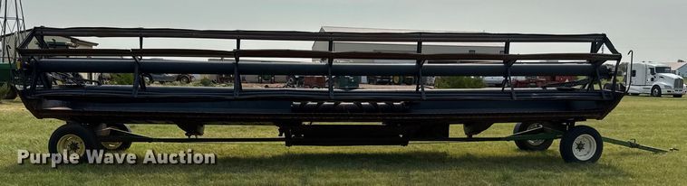 image for item EM8071 1993 MacDon 960 draper head