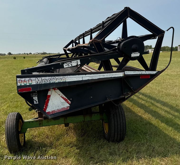 image for item EM8071 1993 MacDon 960 draper head