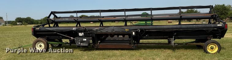 image for item EM8071 1993 MacDon 960 draper head