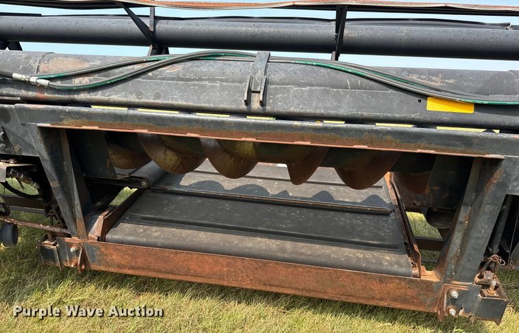 image for item EM8071 1993 MacDon 960 draper head