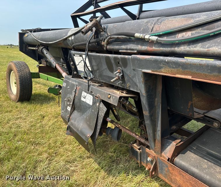 image for item EM8071 1993 MacDon 960 draper head