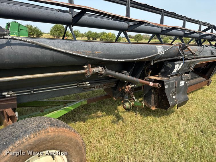 image for item EM8071 1993 MacDon 960 draper head