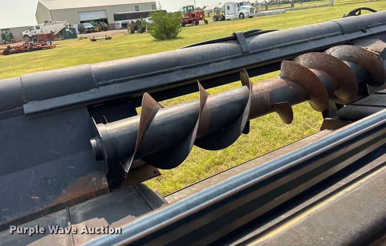 image for item EM8071 1993 MacDon 960 draper head