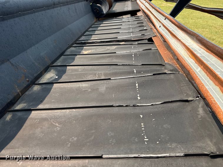 image for item EM8071 1993 MacDon 960 draper head