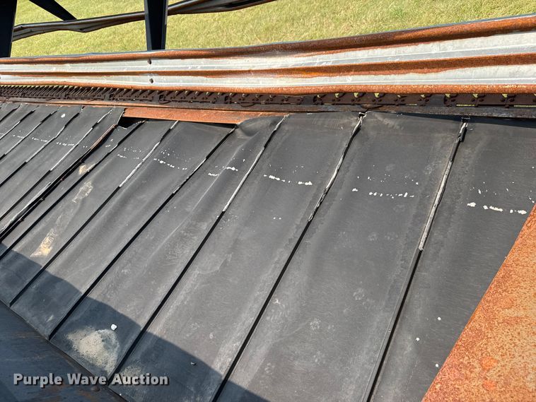 image for item EM8071 1993 MacDon 960 draper head