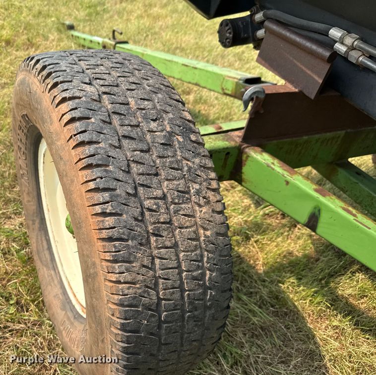 image for item EM8071 1993 MacDon 960 draper head