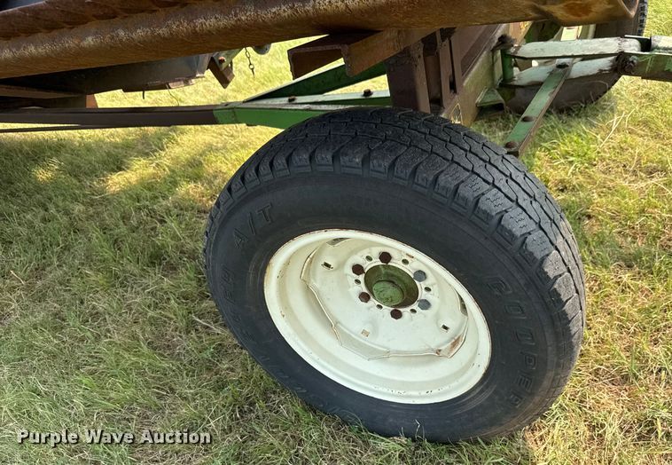 image for item EM8071 1993 MacDon 960 draper head