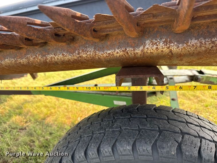 image for item EM8071 1993 MacDon 960 draper head