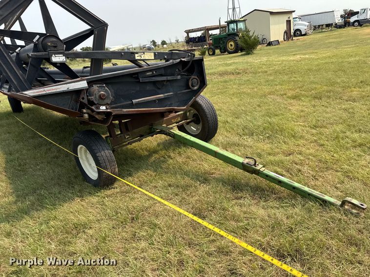 image for item EM8071 1993 MacDon 960 draper head