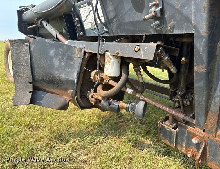 image for item EM8071 1993 MacDon 960 draper head