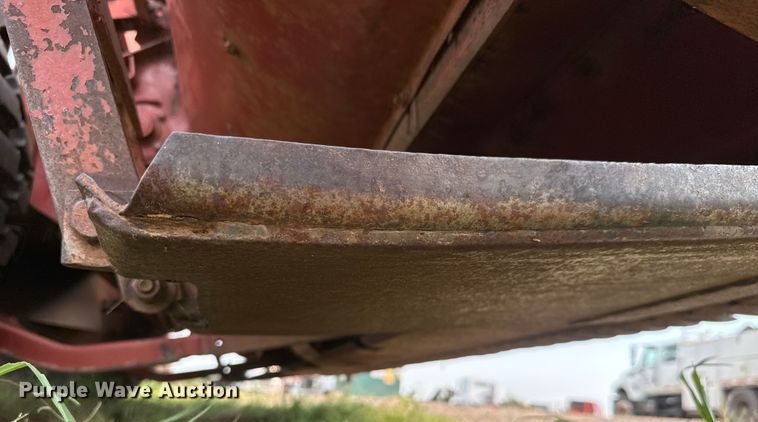 image for item EM8072 Hesston 6655 swather / windrower