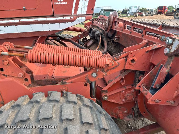 image for item EM8072 Hesston 6655 swather / windrower