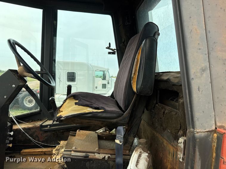 image for item EM8072 Hesston 6655 swather / windrower