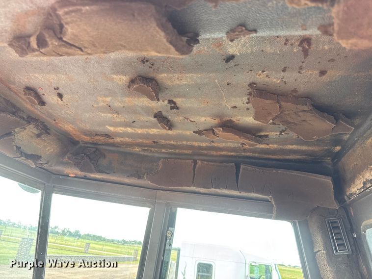 image for item EM8072 Hesston 6655 swather / windrower