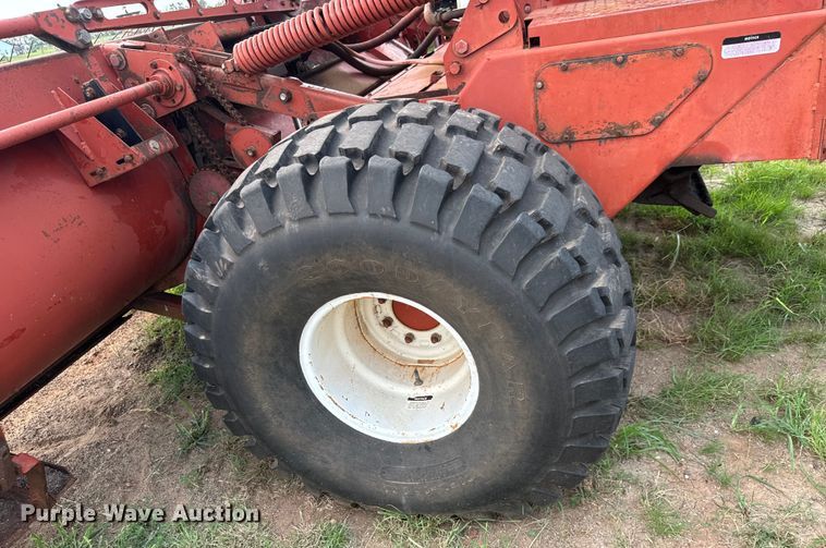 image for item EM8072 Hesston 6655 swather / windrower