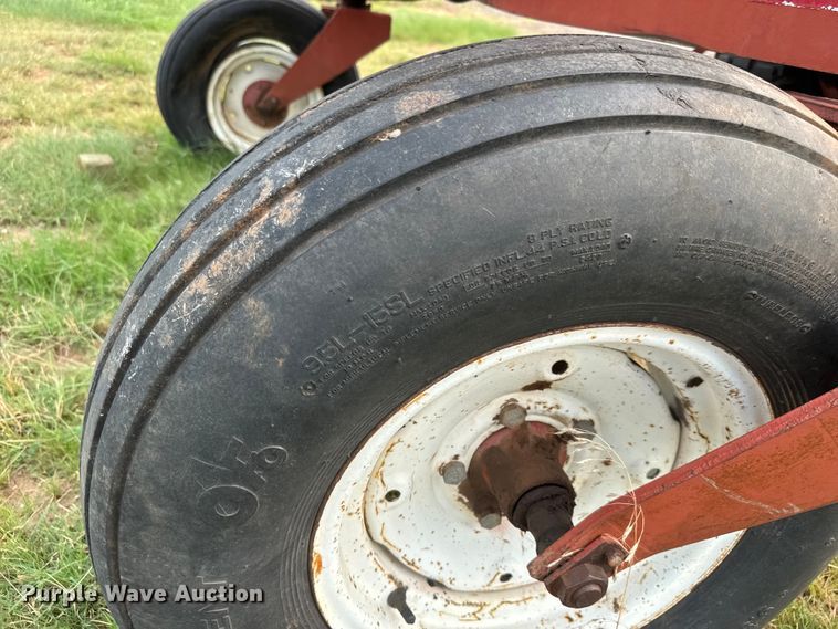 image for item EM8072 Hesston 6655 swather / windrower