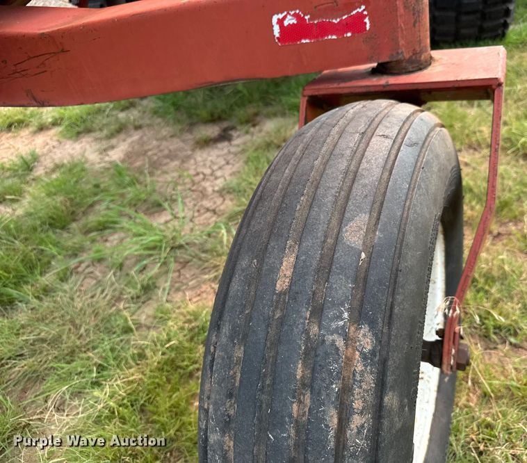 image for item EM8072 Hesston 6655 swather / windrower