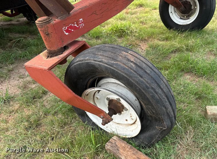 image for item EM8072 Hesston 6655 swather / windrower