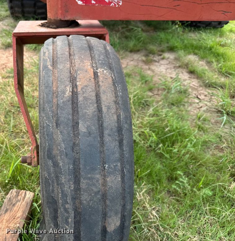 image for item EM8072 Hesston 6655 swather / windrower