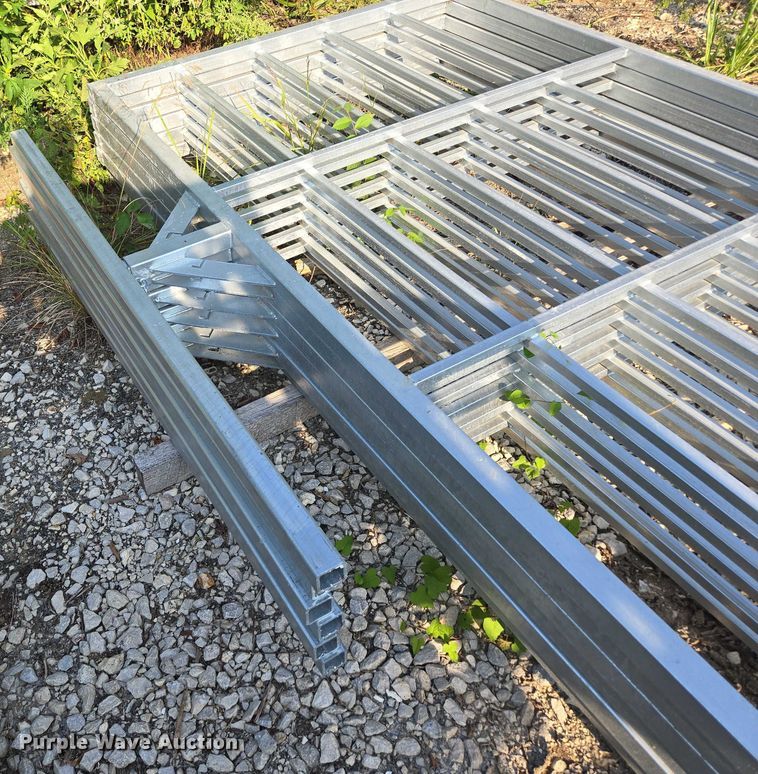 image for item EN3575 (10) galvanized livestock panels