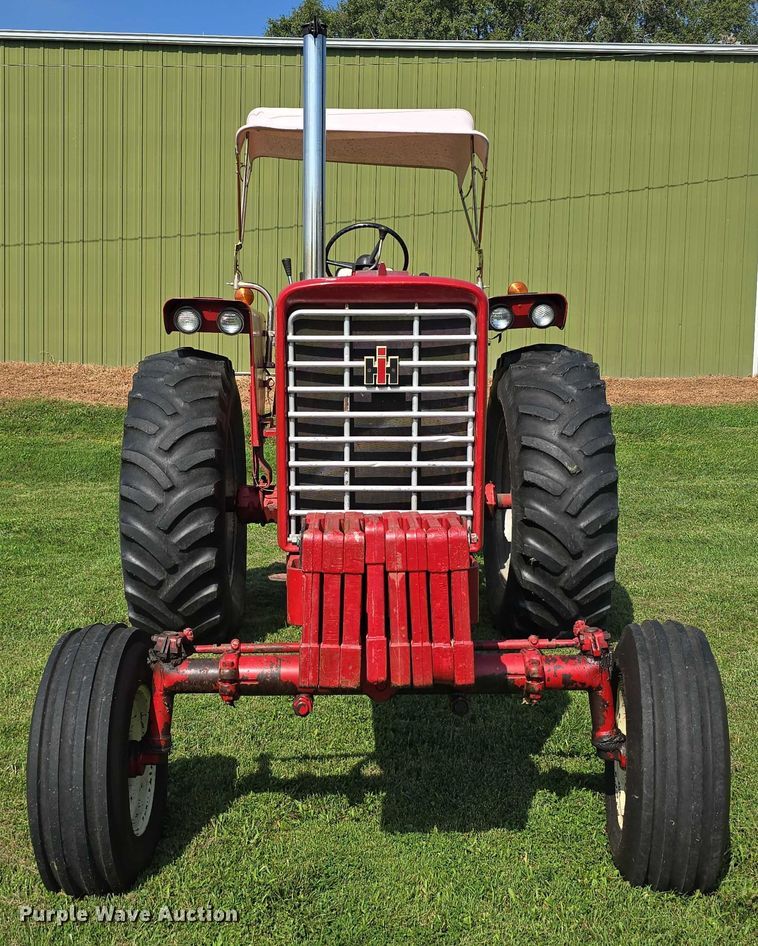 image for item EO1604 1968 International Farmall 756  tractor