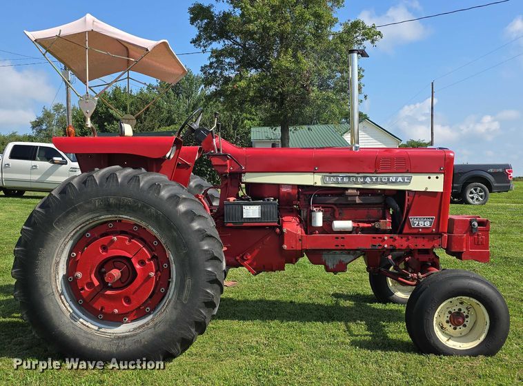 image for item EO1604 1968 International Farmall 756  tractor