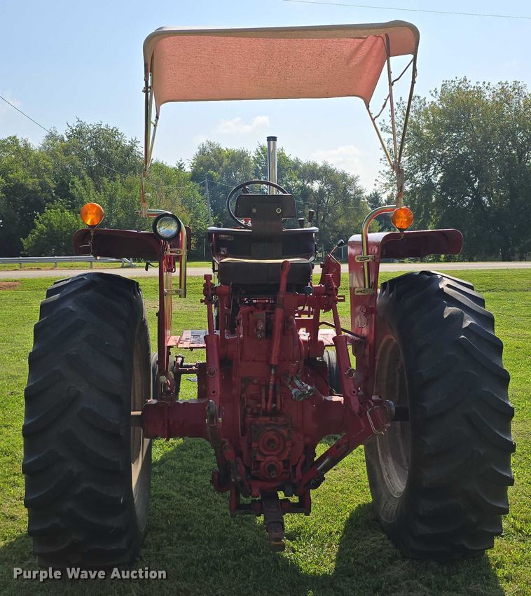 image for item EO1604 1968 International Farmall 756  tractor