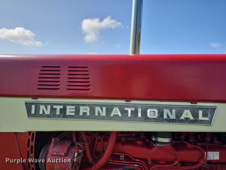 image for item EO1604 1968 International Farmall 756  tractor