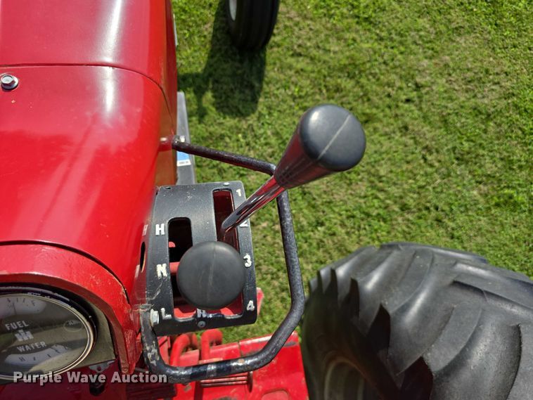 image for item EO1604 1968 International Farmall 756  tractor