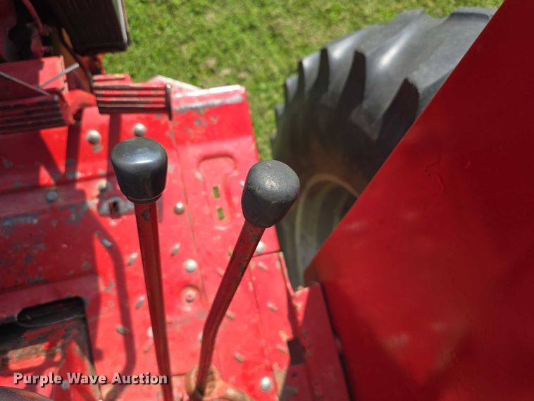 image for item EO1604 1968 International Farmall 756  tractor