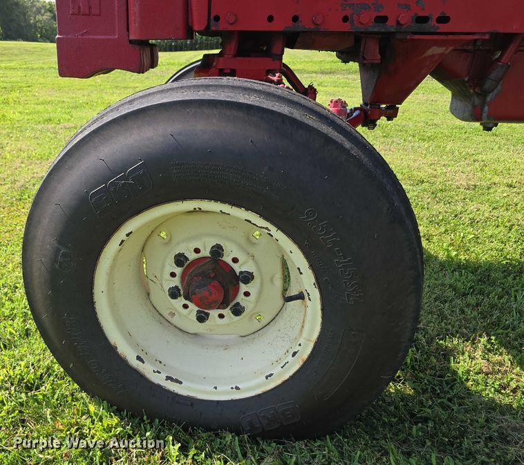image for item EO1604 1968 International Farmall 756  tractor