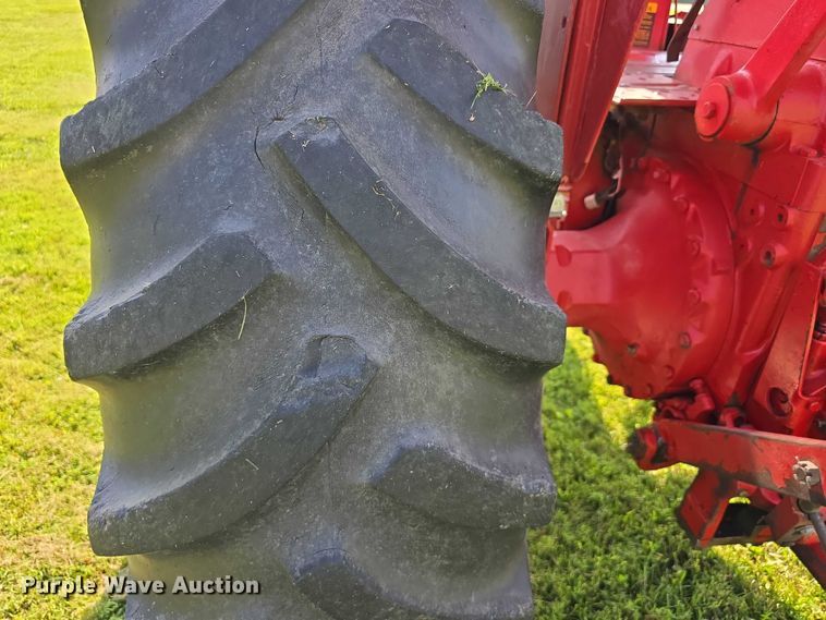 image for item EO1604 1968 International Farmall 756  tractor