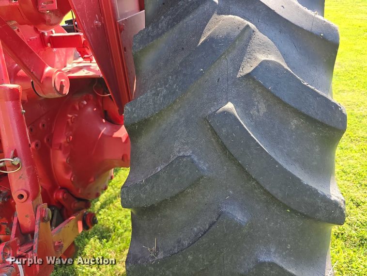 image for item EO1604 1968 International Farmall 756  tractor