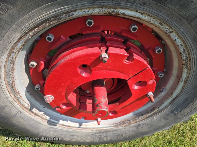 image for item EO1604 1968 International Farmall 756  tractor