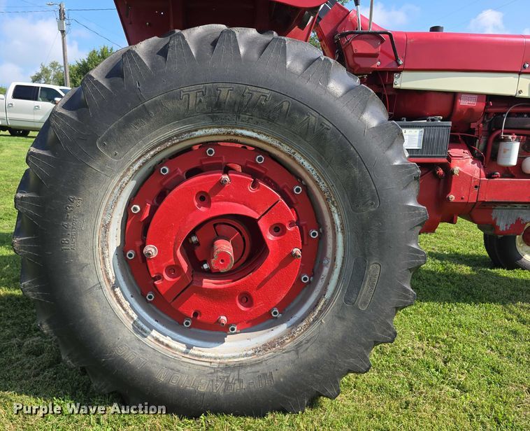 image for item EO1604 1968 International Farmall 756  tractor