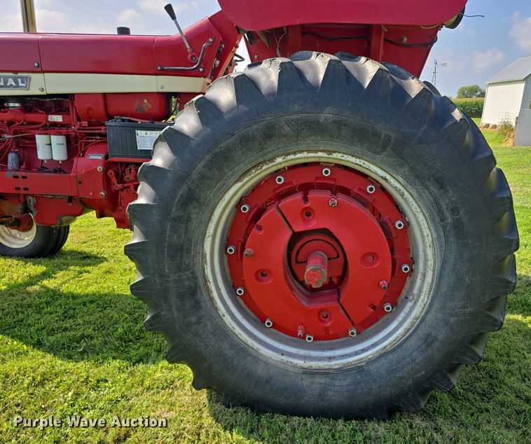 image for item EO1604 1968 International Farmall 756  tractor