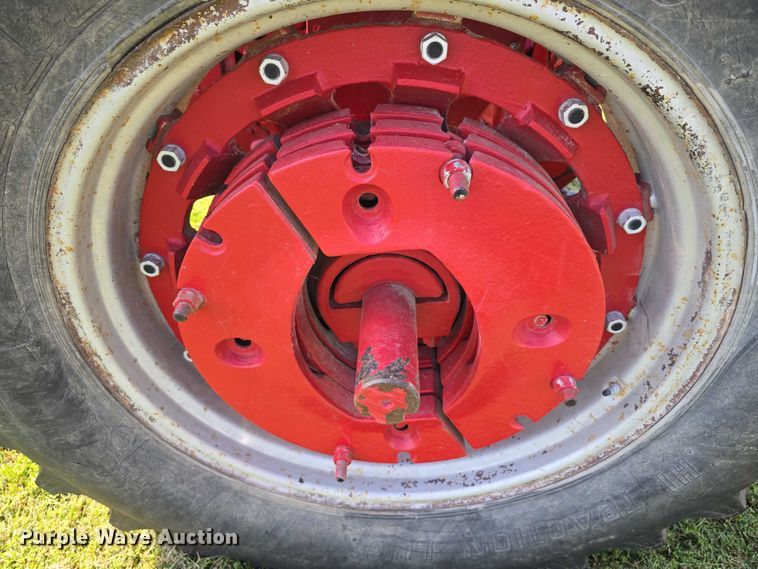 image for item EO1604 1968 International Farmall 756  tractor