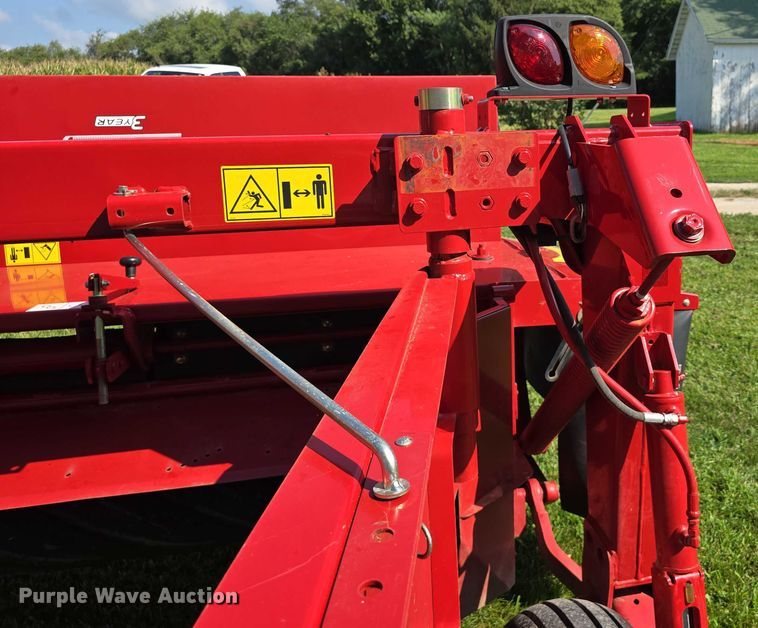 image for item EO1605 2022 New Holland Discbine 210  swather / windrower