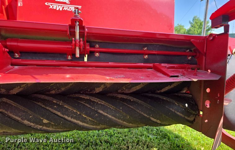 image for item EO1605 2022 New Holland Discbine 210  swather / windrower