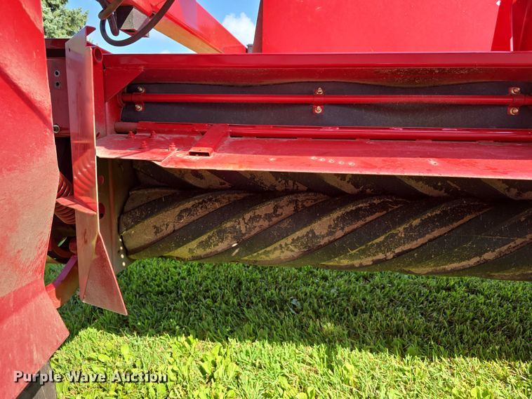 image for item EO1605 2022 New Holland Discbine 210  swather / windrower