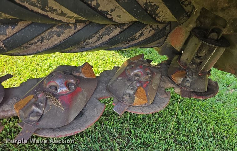 image for item EO1605 2022 New Holland Discbine 210  swather / windrower