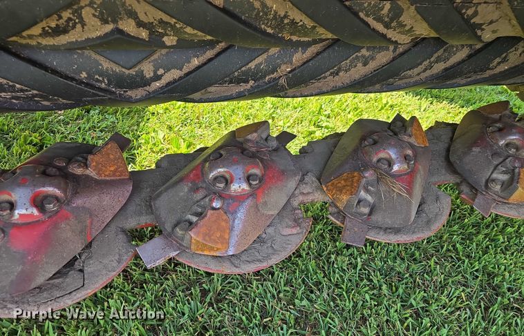 image for item EO1605 2022 New Holland Discbine 210  swather / windrower