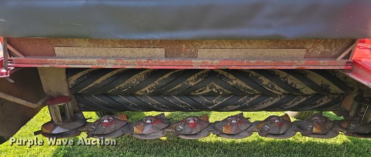 image for item EO1605 2022 New Holland Discbine 210  swather / windrower