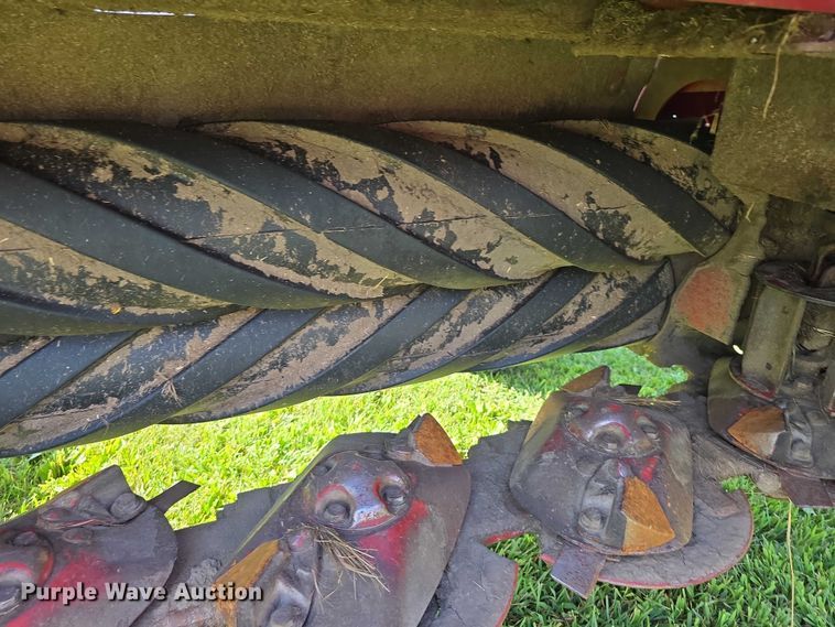 image for item EO1605 2022 New Holland Discbine 210  swather / windrower